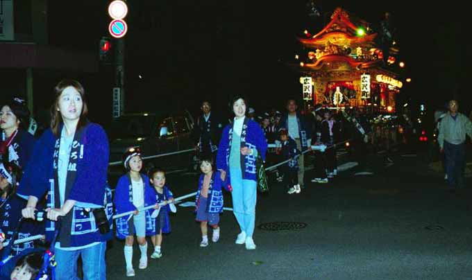 平成13年度（2001年）広沢町凧揚会ひ組 屋台引き回し
