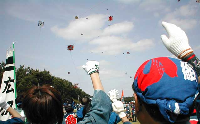 平成14年度（2002年）広沢町凧揚会ひ組 大人凧揚げ
