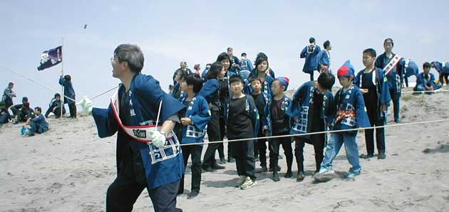 平成14年度（2002年）広沢町凧揚会ひ組 子供凧揚げ