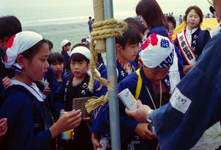 平成15年度（2003年）広沢町凧揚会ひ組 子供凧揚げ