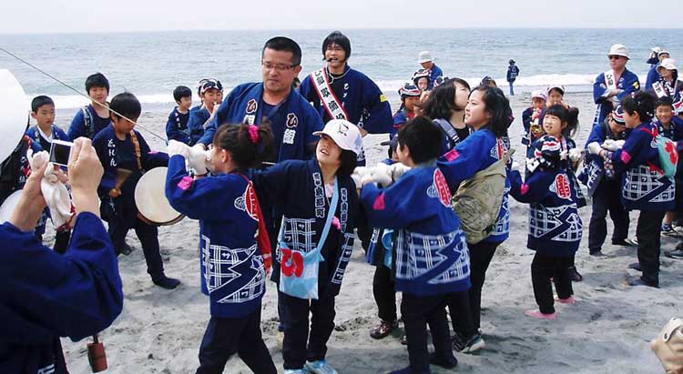 平成22年度（2010年）広沢町凧揚会ひ組 子供凧揚げ
