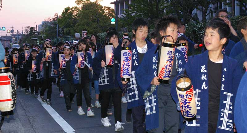 平成22年度（2010年）広沢町凧揚会ひ組 子供練り